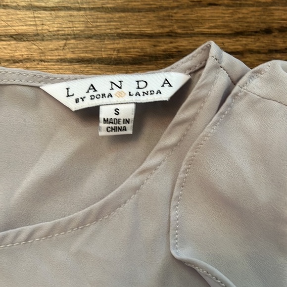 Women’s LANDA grey cold shoulder blouse size S - Picture 4 of 5